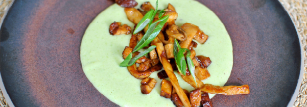 Veganer Leckerbissen mit Röstaromen BBQ-Kräuterseitlinge auf Stangenbohnen-Püree