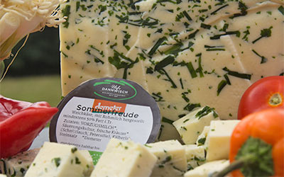 Sommerfreude - frischer Salatkäse im Angebot